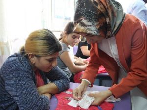 Roman kadınlar el emeği göz nuru ürünler üretecek