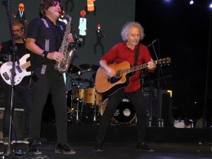 Yeni Türkü Mersinlileri coşturdu