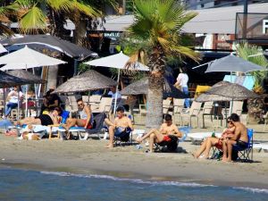 ‘Sakin Kent’te deniz keyfi sürüyor