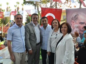 Kuşadası’nda Cumhuriyet sevdalıları bir araya geldi