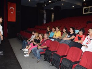 Kuşadası Belediye Tiyatrosu’nun yeni dönem kursiyerleri eğitimlere başladı