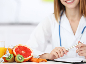 Aşırı kilolarından kurtulamayınca diyetisyen oldu