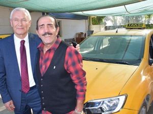 Mustafa Keser 10 yıl taksicilik yaptığı İzmir’de nostalji yaşadı