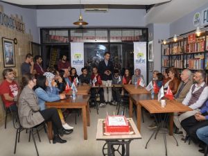 MAFOD üyeleri derneğin ikinci yaşını pasta keserek kutladı