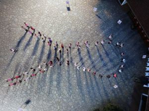 Meme Kanserine zumba yaparak dikkat çektiler