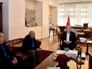Kılıçdaroğlu, engelli ressam Muhammed Yalçın ile buluştu
