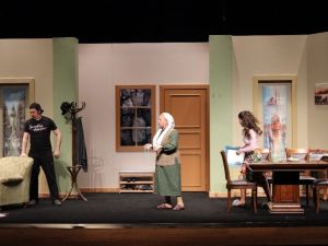 Şafak Sezer’den tiyatrolar boş kalmasın çağrısı