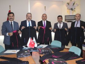 Salihli Ticaret Borsasından 800 öğrenciye eşofman