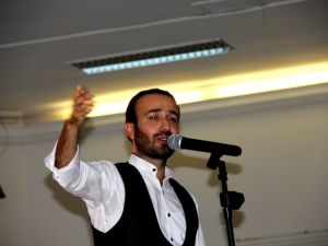 Ses sanatçısı Uzgidim memleketinde ilk konserini verdi