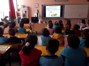 Selendi’de öğrencilere sağlıklı beslenme semineri