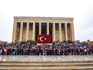 2 bin 500 Uğurlu öğrenciden Ata’ya ziyaret