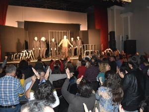 Ankara Ekin Tiyatrosu’ndan Akhisar’da muhteşem oyun