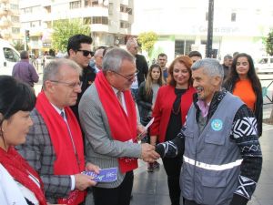 Vali Deniz organ bağışı için broşür dağıttı