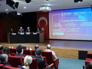 Uzmanlar, AVM’lerin geleceğini mercek altına aldı