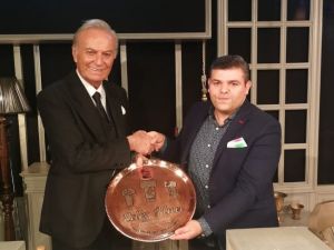 Yeşilçam’ın yıldızı Edis Hun’a sürpriz hediye