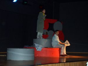 ‘Açık Aile’ oyunu Didim’de sahnelendi