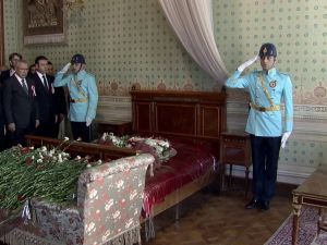 Gazi Mustafa Kemal Atatürk, 81’inci ölüm yıl dönümünde Dolmabahçe Sarayı’nda anıldı