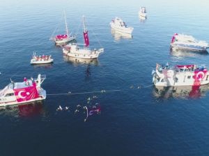Dev “Atatürk’ün Gözleri” tablosu dalgıçlar tarafından denizden çıkarıldı