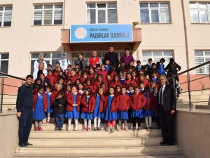 Pazarlar’da 130 öğrenciye mont yardımı