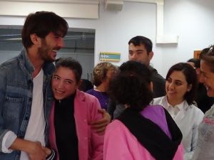 Ünlü dizi oyuncusu otistik çocuklarla bir araya geldi