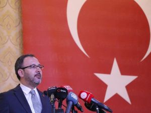 Bakan Kasapoğlu: "Spor yapmak ve kitap okumak boş zamanlara atfedilecek konular değil”