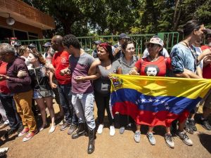 Guaido yanlıları Venezuela’nın Brezilya’daki büyükelçiliğini bastı