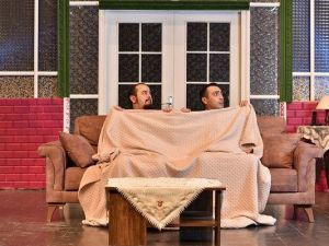 Komik Para adlı oyun İzmirlileri kahkahaya boğuyor