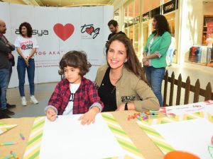 Pınar Altuğ, Aslı Tandoğan, Akasya Asıltürkmen ve Bora Gencer çocuklarla resim yaptı