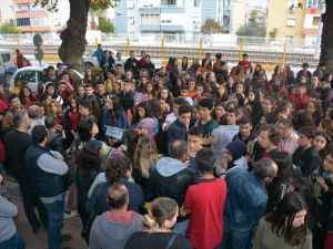 Öğrenciler ’yeni eğitim binası’ için eylemde