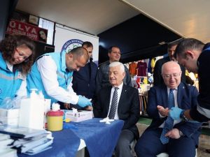 Başkan Gürün şekerini ölçtürdü