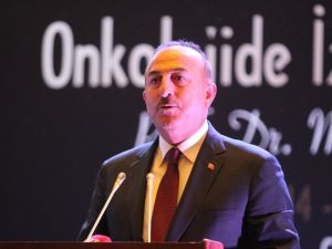 Bakan Çavuşoğlu, bu kez kürsüye annesini kanser sebebiyle kaybeden bir evlat olarak çıktı