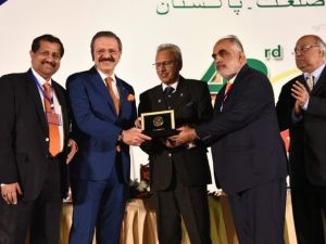 Pakistan Devlet Başkanı Arif Alvi’den Hisarcıklıoğlu’na ödül