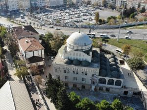 Avcılar’da depremde minaresi yıkılan cami akıbetini bekliyor