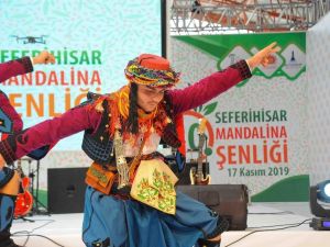 Seferihisar’daki turuncu festivale binlerce kişi katıldı