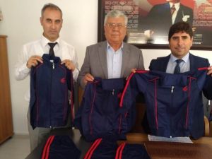 Salihli TSO’dan Selendili öğrencilere eşofman desteği