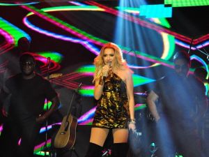 Hadise: “Başka birine ait kostümü ‘ben tasarladım’ diyecek kadar salak değilim”