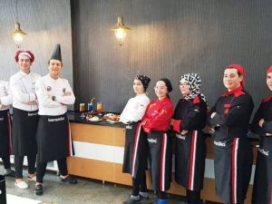 Öğrenciler hem öğreniyor, hem de para kazanıyor