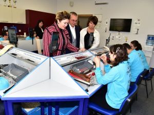 Manisa’da 55 zihinsel engelli sanayi için üretim yapıyor