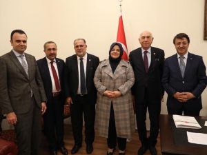 AK Parti milletvekilleri Bakan Selçuk’la görüştü