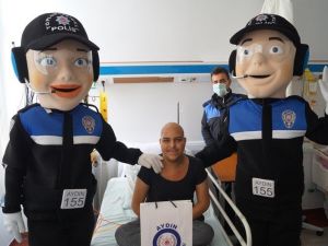 Aydın polisinden hasta çocuklara moral ziyareti