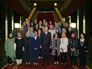 Cumhurbaşkanlığı Erdoğan halı dokuma fabrikasında çalışan kadınları kabul etti
