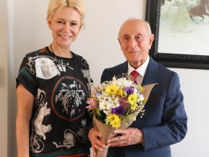 Hocaların hocası Prof. Dr. Sakıp Pekin’e rektör olan öğrencisi Prof. Dr. Kavak’tan jest