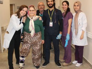 Felçli kadın 8 yıl sonra yeniden ilk adımlarını attı