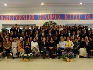 İhlas Koleji Öğretmenler Günü’nü kutladı