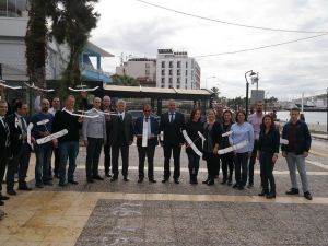 Çeşme Kaymakamı Kara ok attı, model uçak uçurdu