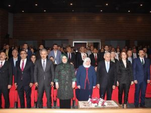Binali Yıldırım, Olgunlaşma Enstitüsündeki defileyi izledi