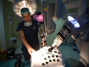 EÜ Tıp Fakültesi Hastanesi robotik cerrahide rekor sayıya ulaştı