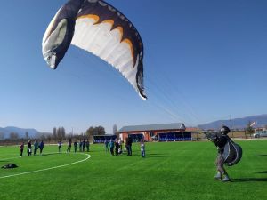 Öğrencilerin yamaç paraşütü ilgisi