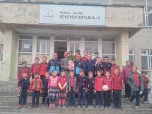 Eğitimci başkandan öğretmenlere çiçekli kutlama