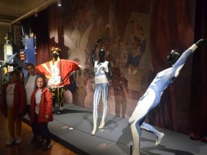 Akhisar Belediyesi çocukları sanatla buluşturmaya devam ediyor